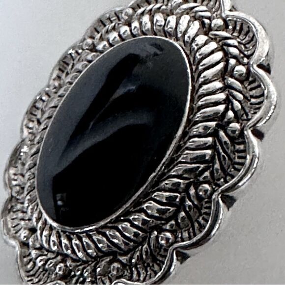 Vintage Sterling Silver Oval Clip-On Earrings with a black stone. - Picture 2 of 8